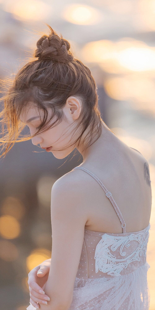 灰熊决胜局带走太阳，布克关键制胜，一场定义坚韧的战役