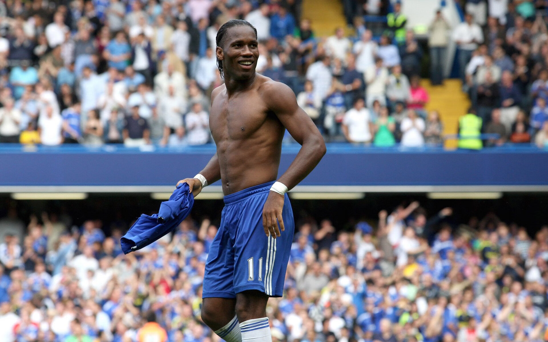 本泽马一剑封喉,葡萄牙险胜加拿大,传奇老将诠释关键战真谛