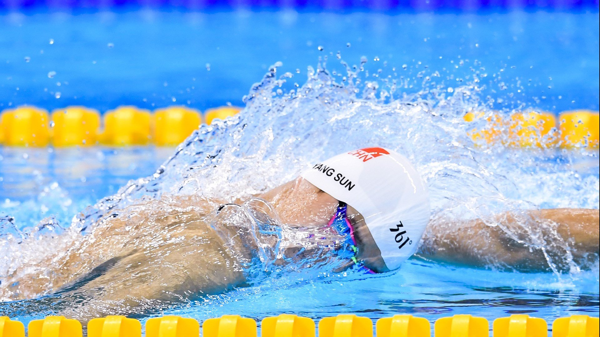 当沙漠之风席卷诺坎普，莱万利刃出鞘，沙特奇迹险胜巴萨