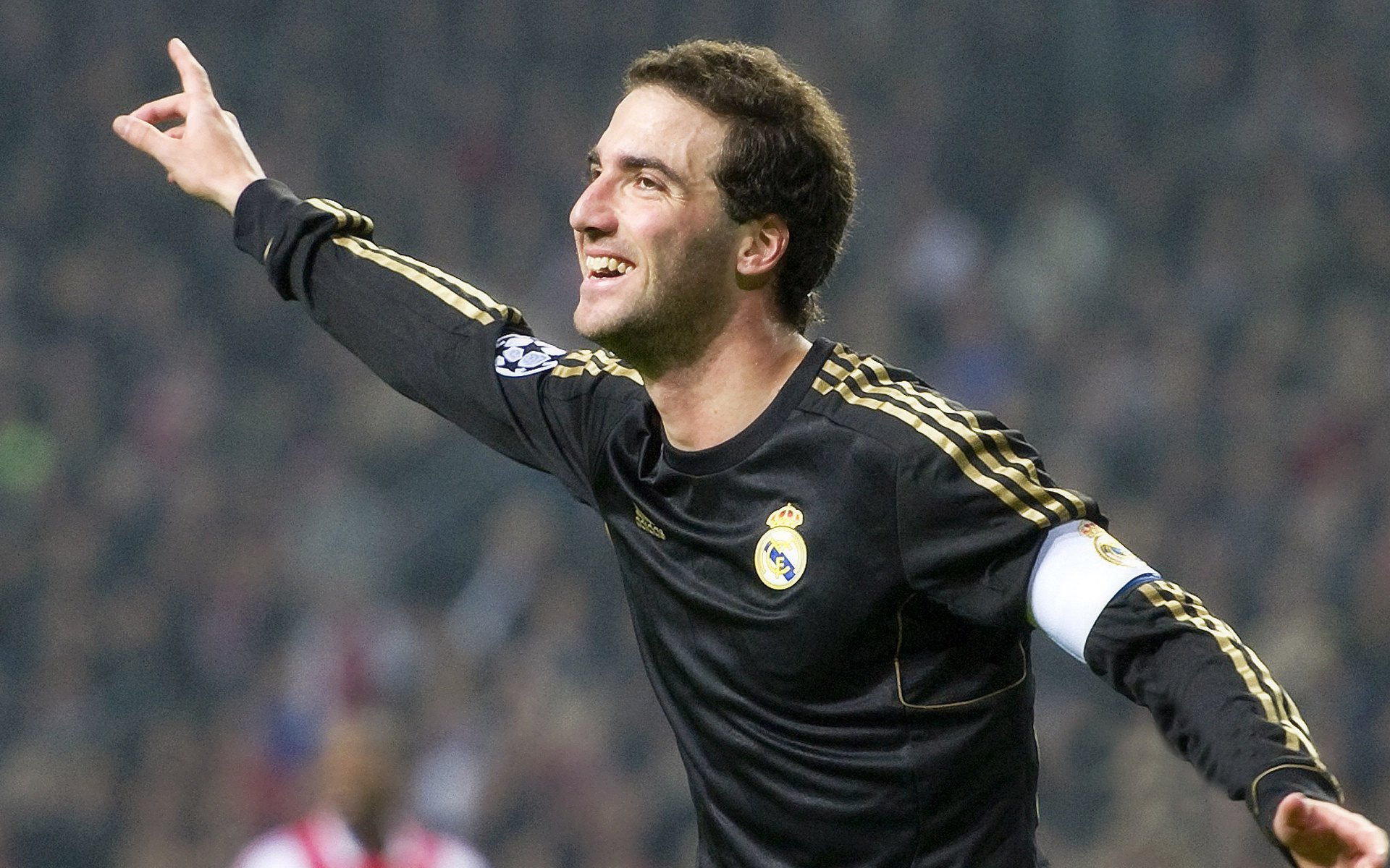 开云体育在线-面具下的锋芒，孙兴慜惊艳四座，墨西哥战术碾压波兰启示录